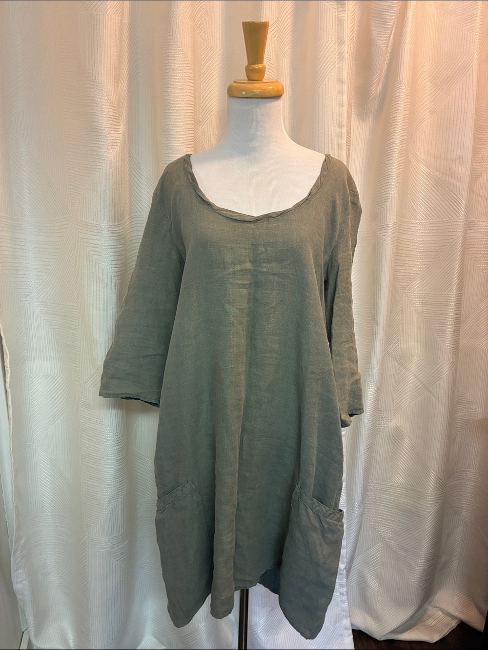 Relaxed Scoop Neck Linen Midi Dress in Moss Green
